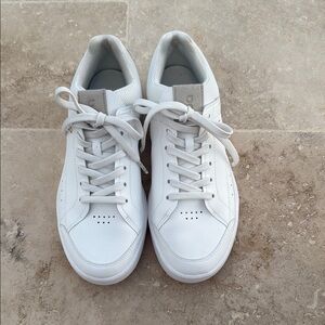Classic White on cloud Sneakers